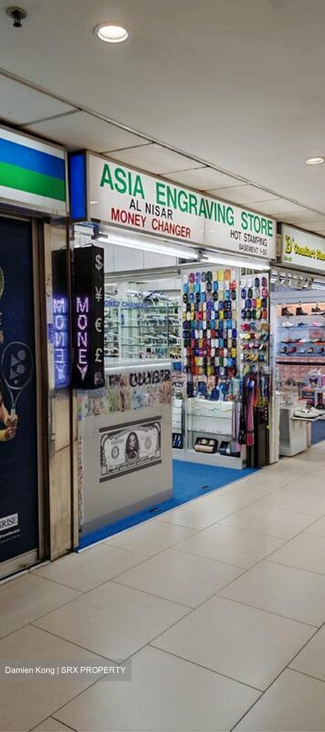Lucky Plaza (D9), Shop House #557642351